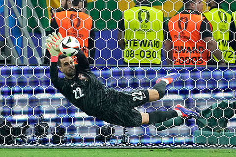 Diogo Costa saves the ball